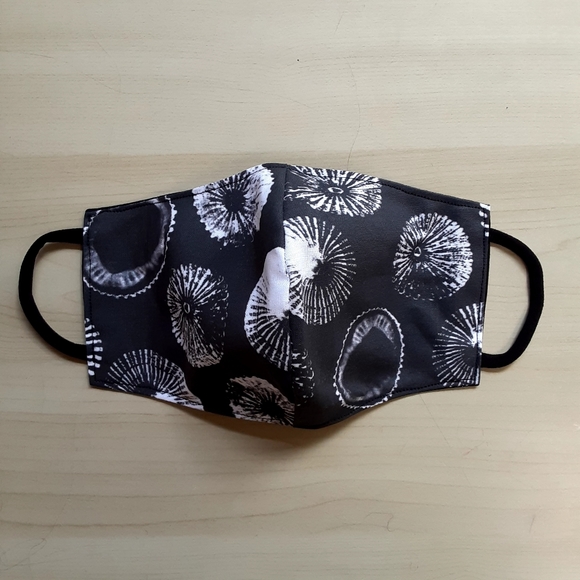 2Pk Reversible Face Mask - Picture 3 of 3